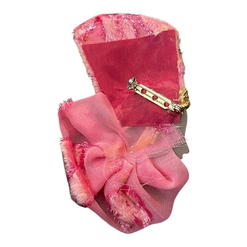 🎀 Vintage Handcrafted Fabric Head Brooch – Pink & Gold Statement Pin 🎀 - Picture 5 of 8